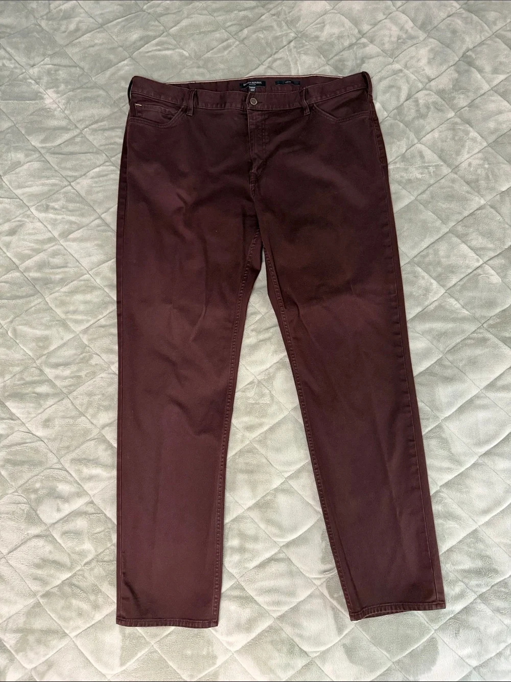 Banana Republic Men's Traveler Chinos - Maroon (42x34, Slim Fit)